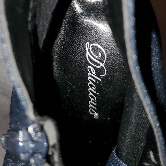 Blue Denim bootie. 4 inch heel size 9 - Picture 8 of 9